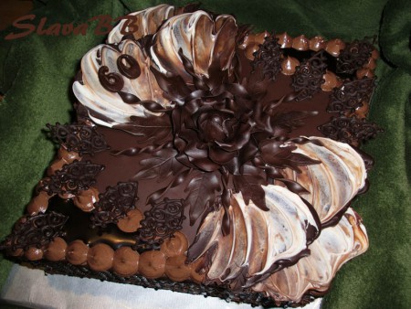 Torta "Čokoládová torta - Chocolatte Cake " cesto: čokoládové plnka: parížsky krém čokoládový + kokosová náplň váha: 3 kg